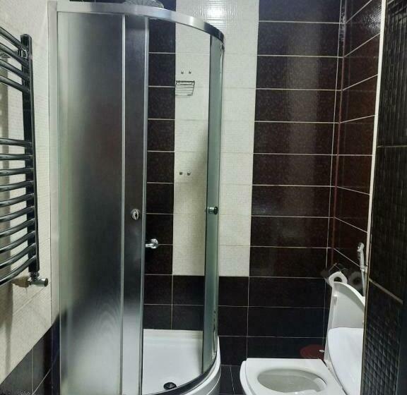 اتاق استاندارد سه نفره, Issam Hotel & Spa Sheki