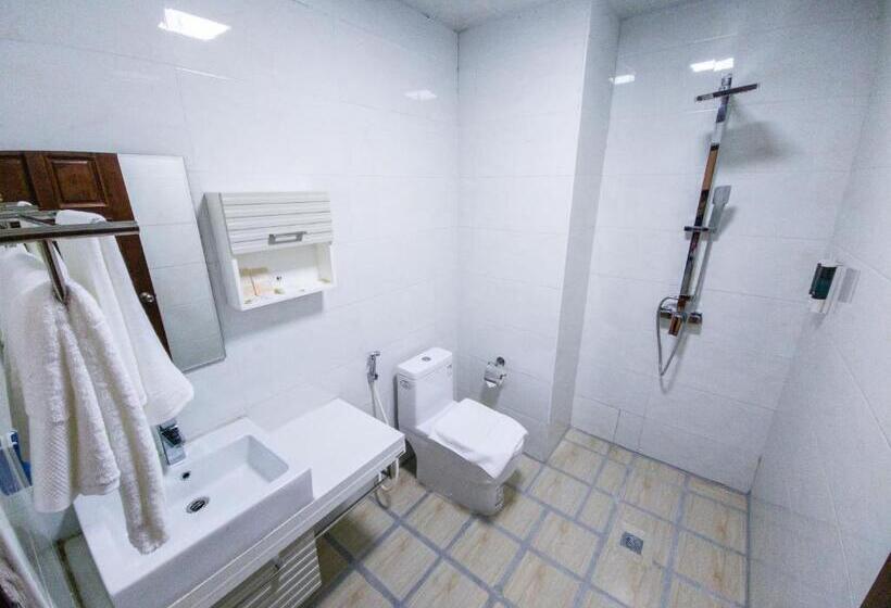 اتاق لوکس, Keio Yangon