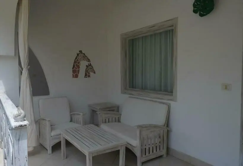 اتاق لوکس با چشم‌انداز دریا, Twiga Beach Resort