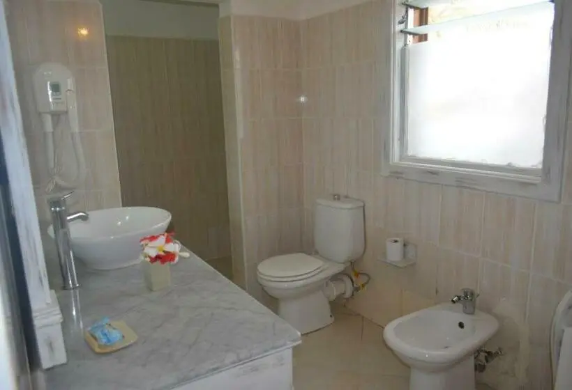 اتاق لوکس با چشم‌انداز دریا, Twiga Beach Resort