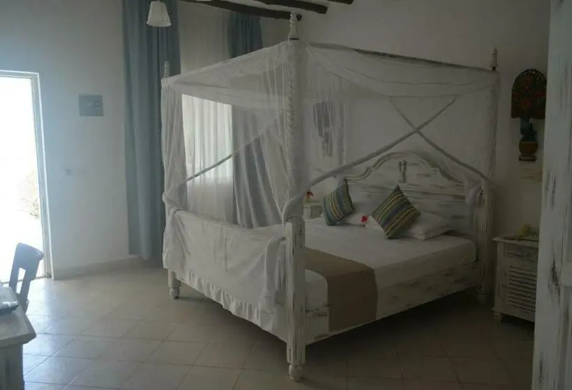 اتاق لوکس با چشم‌انداز دریا, Twiga Beach Resort