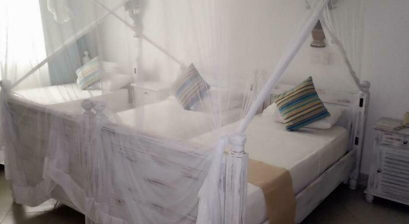 اتاق لوکس با چشم‌انداز دریا, Twiga Beach Resort