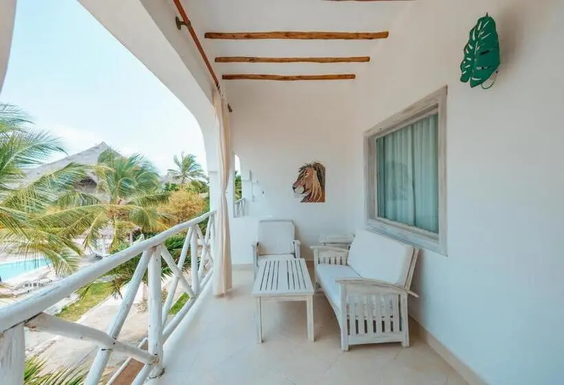 اتاق لوکس با چشم‌انداز دریا, Twiga Beach Resort