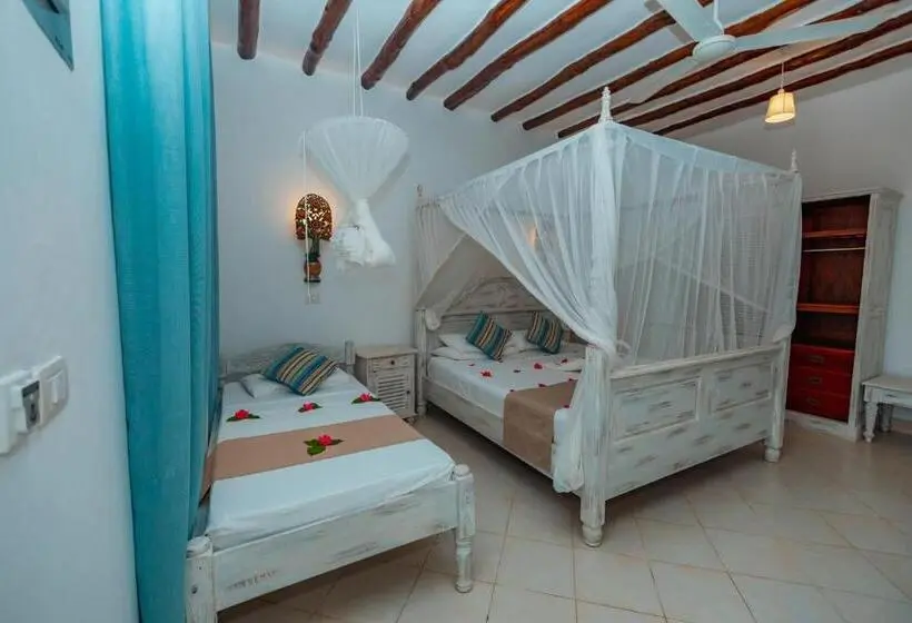 اتاق استاندارد سه نفره, Twiga Beach Resort
