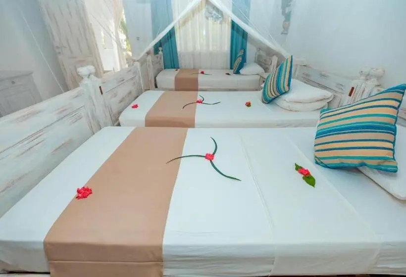 اتاق استاندارد سه نفره, Twiga Beach Resort