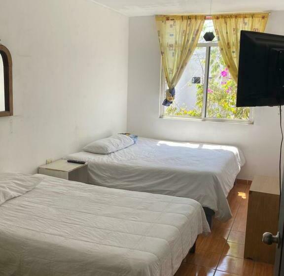 标准四人间共用浴室, Casa Verde Hostal