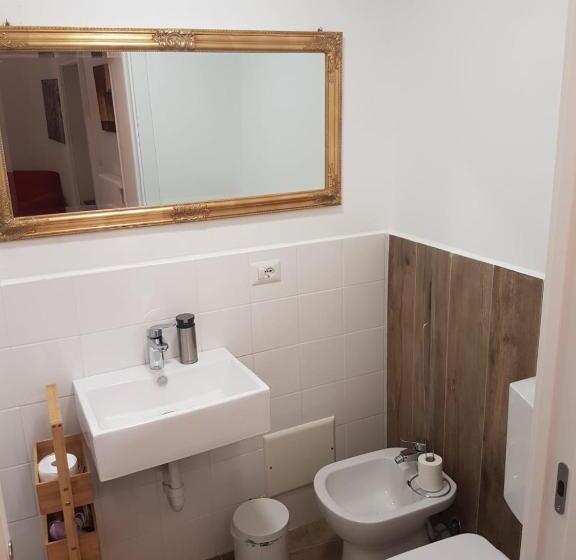 Номер Стандарт, Gusterhouse