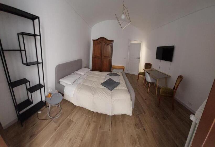 Номер Стандарт, Gusterhouse