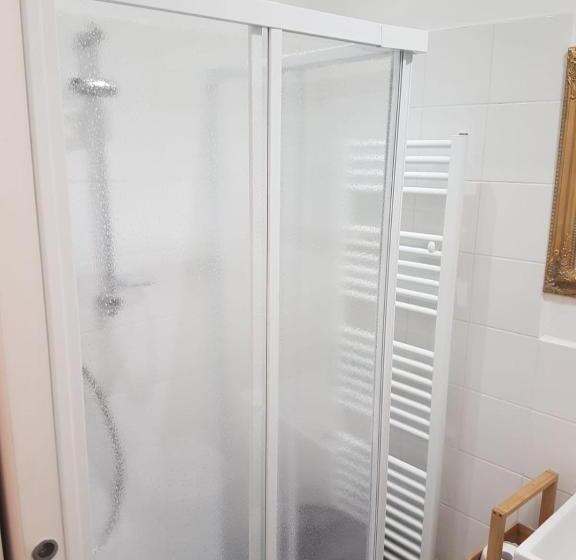 Номер Стандарт, Gusterhouse