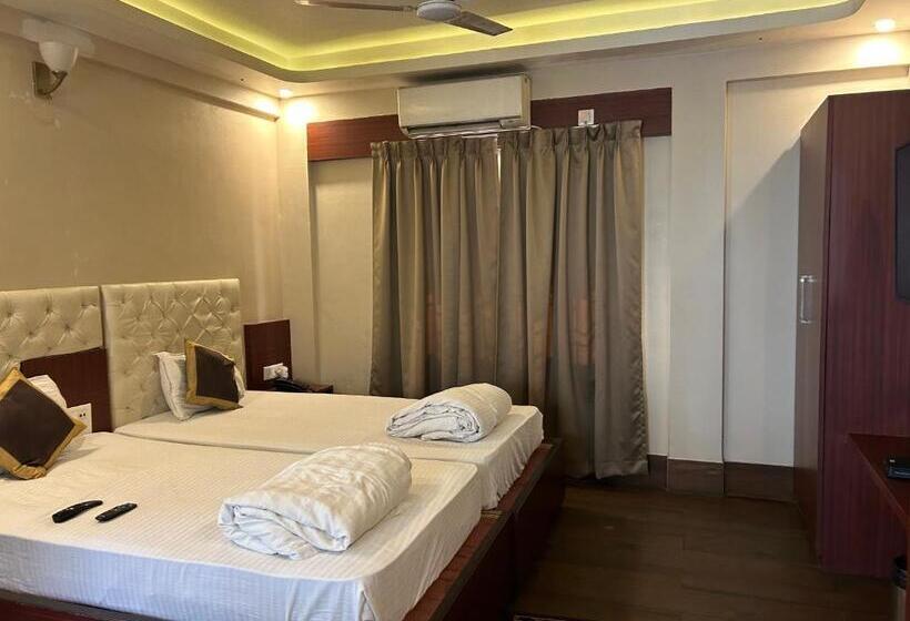 디럭스 룸 킹사이즈 침대, The Aster Enclave