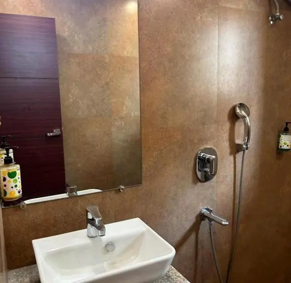 Chambre Supérieure Lit King Size, The Aster Enclave