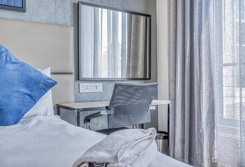 استودیوی استاندارد, The Capital On Park Apart