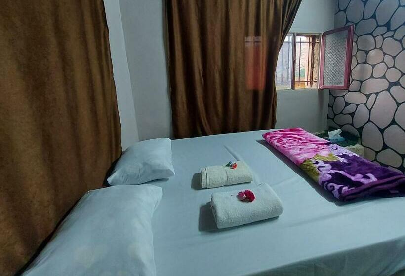 اتاق اکونومی, Dana Historic Village