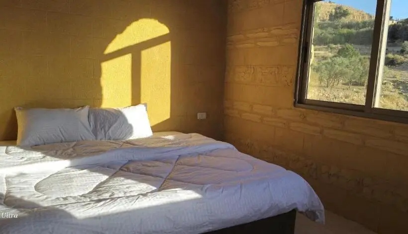 اتاق استاندارد با چشم‌انداز کوهستان, Dana Historic Village