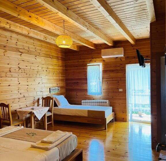 חדר סטנדרט לשלושה עם נוף לגינה, Bujtina Dini