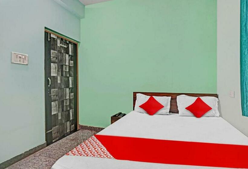 חדר קלאסי לשלושה, Oyo Flagship 81304  Np Prince Inn