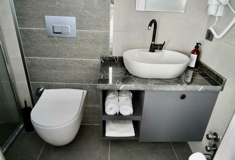 バルコニー付きデラックスルーム, Reynabe Boutique