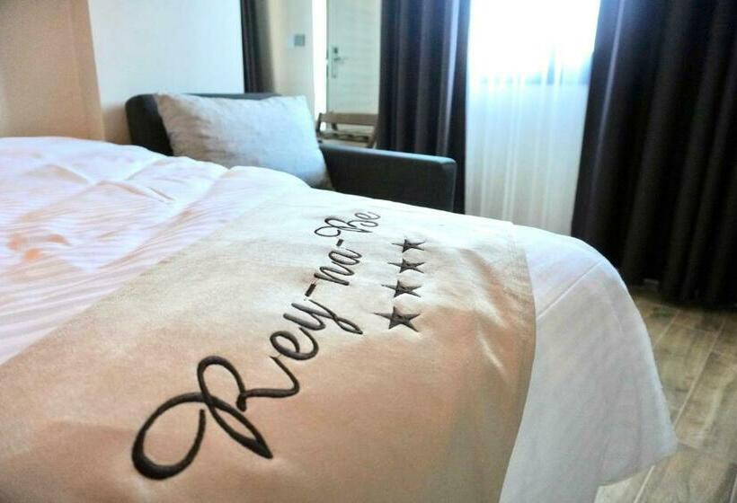 バルコニー付きデラックスルーム, Reynabe Boutique