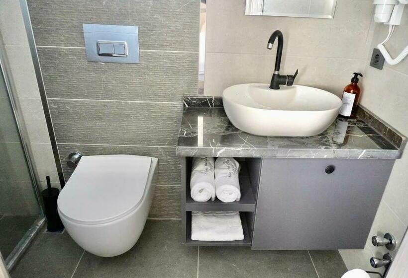 バルコニー付きデラックスルーム, Reynabe Boutique