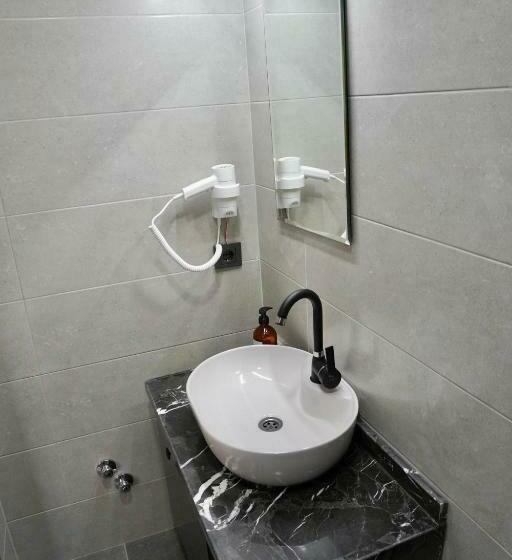 バルコニー付きデラックスルーム, Reynabe Boutique