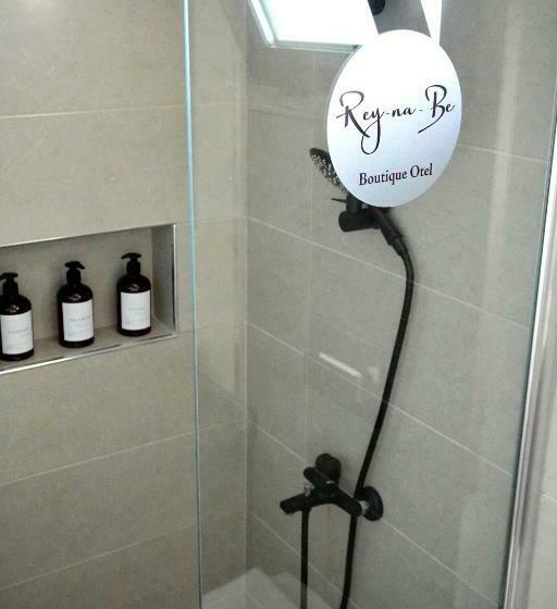 バルコニー付きデラックスルーム, Reynabe Boutique