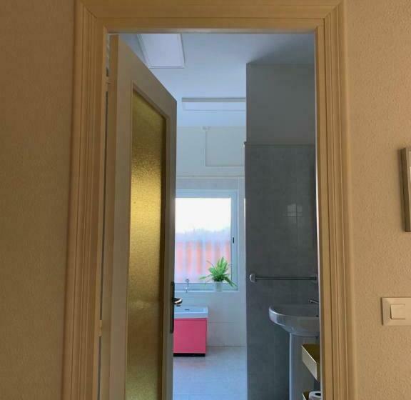 اتاق استاندارد با سرویس بهداشتی مشترک, Casa Loopez Hostel