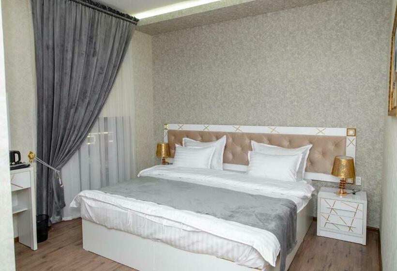 חדר סטנדרט, The Royal