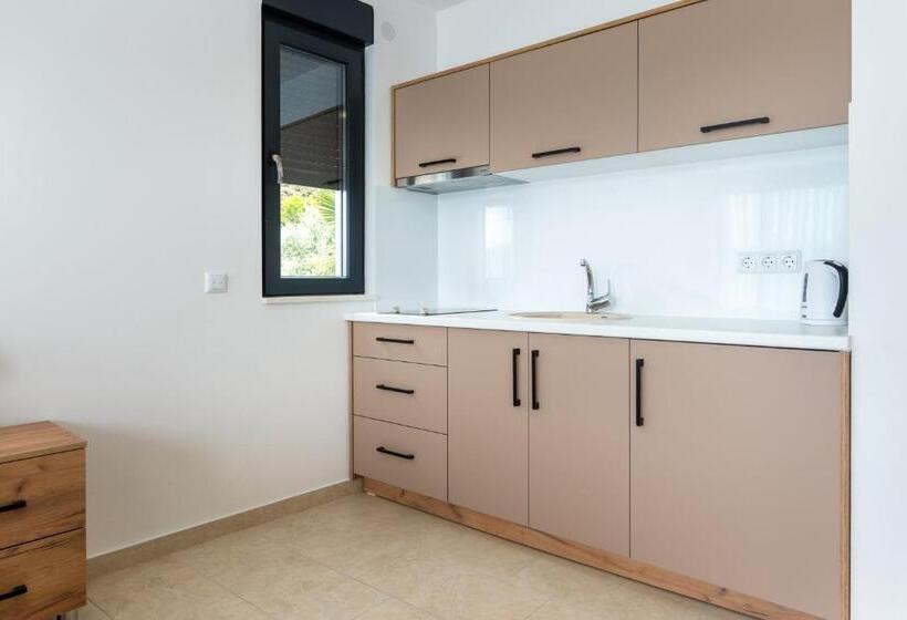 استودیوی استاندارد با چشمانداز دریا, Villa Emina Sa Privatnom Plažom I Parkingom