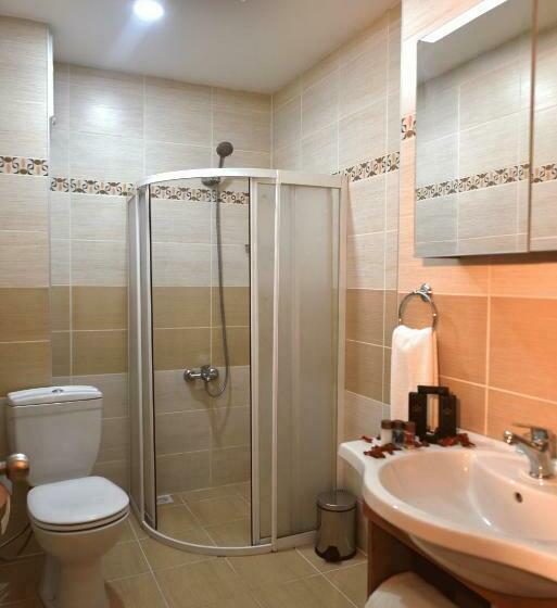 חדר דלוקס לארבעה, Sunflower Otel