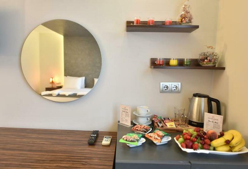 סוויטה משפחתית, Sunflower Otel