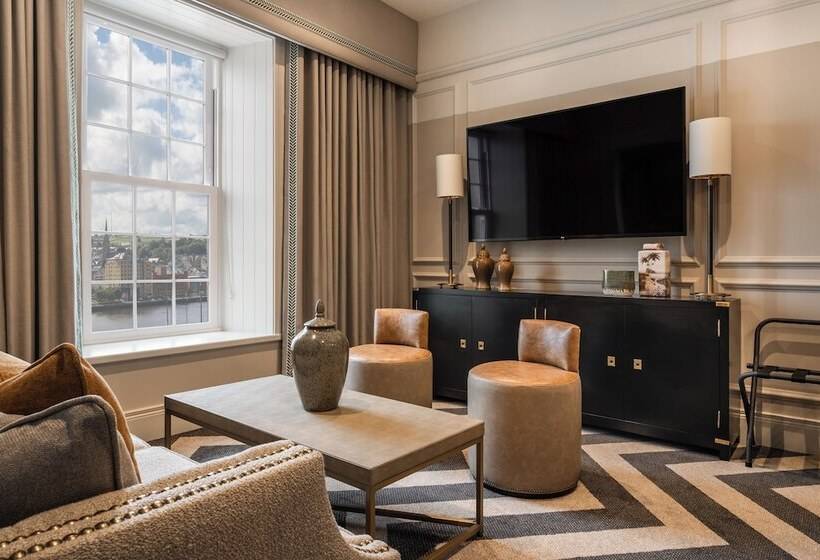 스위트, The Ebrington