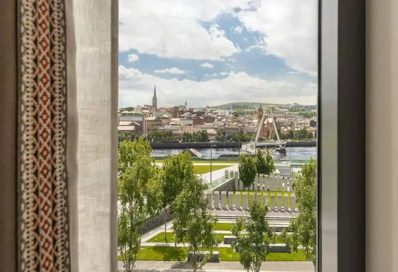 اتاق سوپریور با چشم‌انداز شهر, The Ebrington