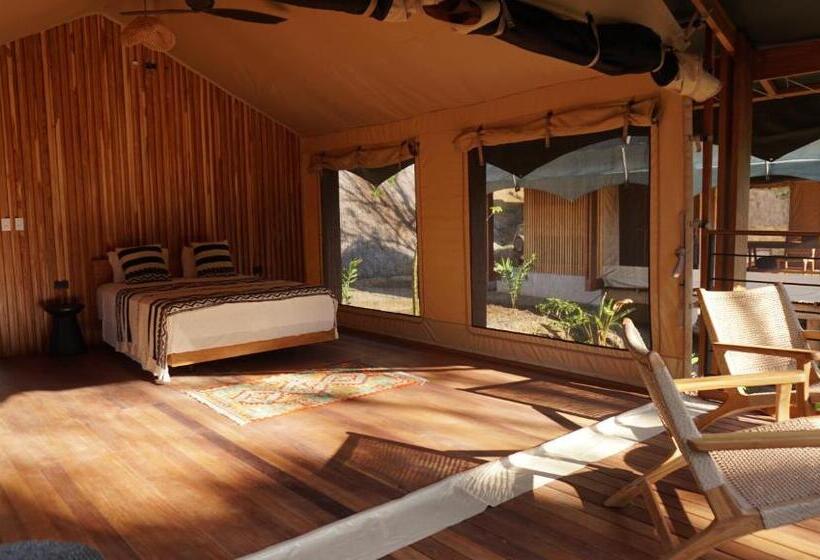 디럭스 스위트, Sangha Retreat