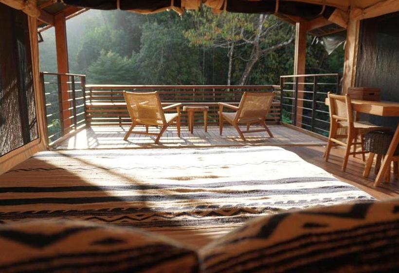 デラックススイート, Sangha Retreat