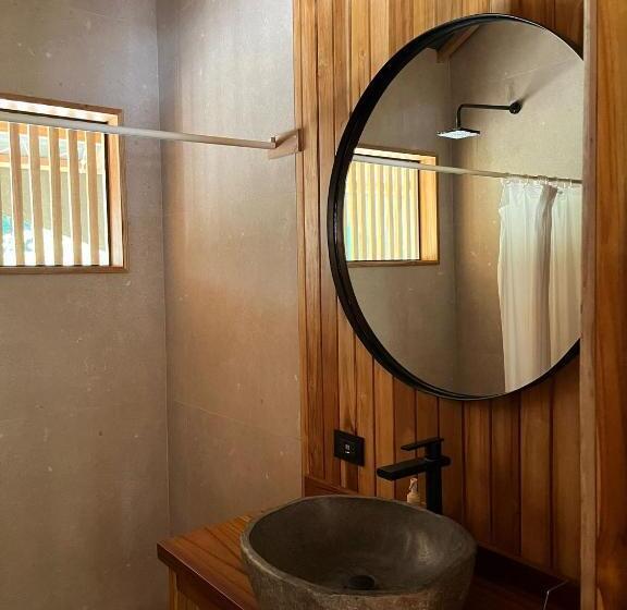 デラックススイート, Sangha Retreat