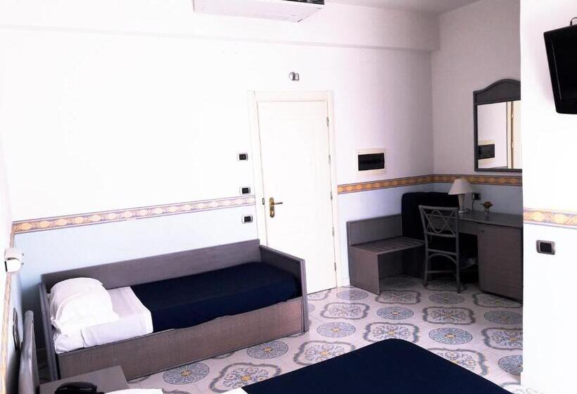 غرفة قياسية ثلاثية, Stella Maris