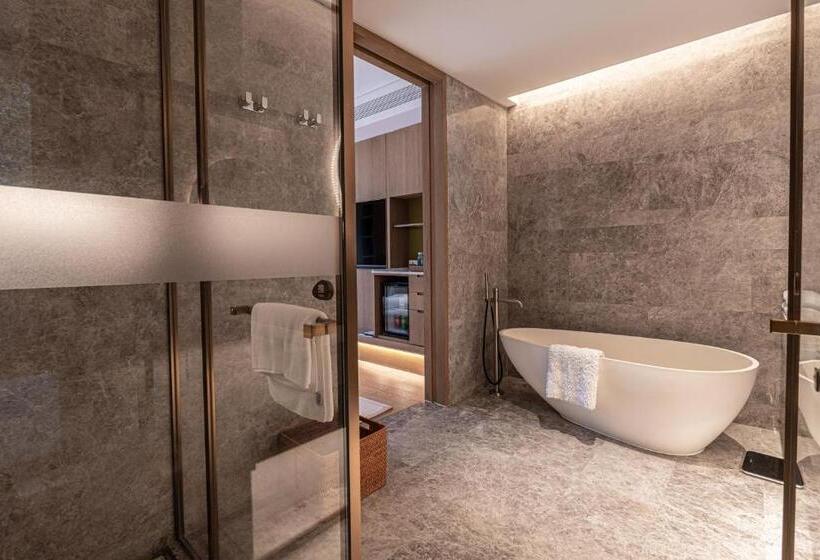 Büyük Çift Kişilik Yataklı Lüks Oda, Wishgarden Resort