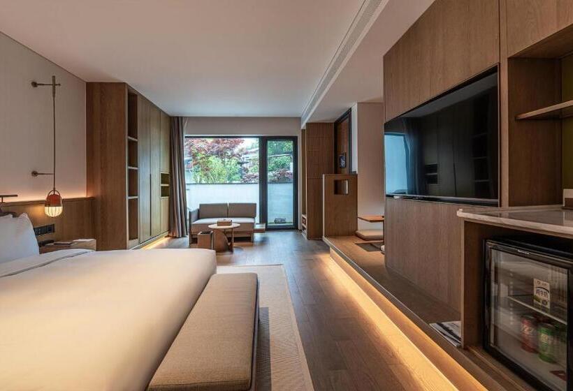 Büyük Çift Kişilik Yataklı Lüks Oda, Wishgarden Resort