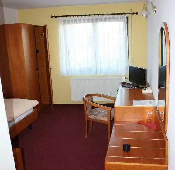 Standard Yhden Hengen Huone, Eiscafe Pizzeria Hotel Rialto