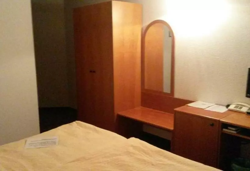 Standard Yhden Hengen Huone, Eiscafe Pizzeria Hotel Rialto