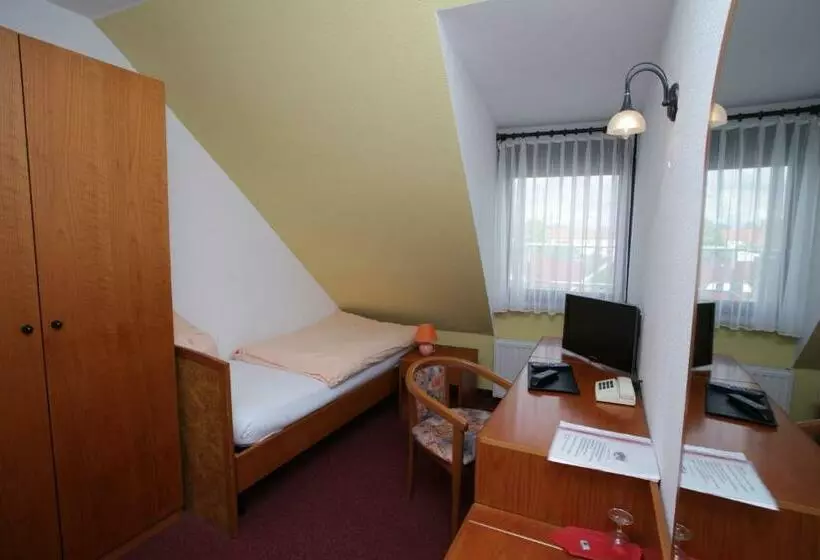 Standard Yhden Hengen Huone, Eiscafe Pizzeria Hotel Rialto