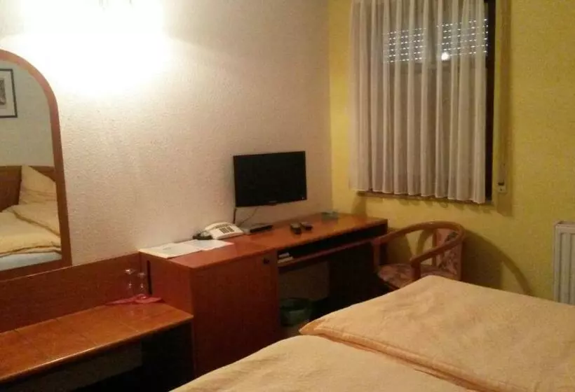 Standard Yhden Hengen Huone, Eiscafe Pizzeria Hotel Rialto