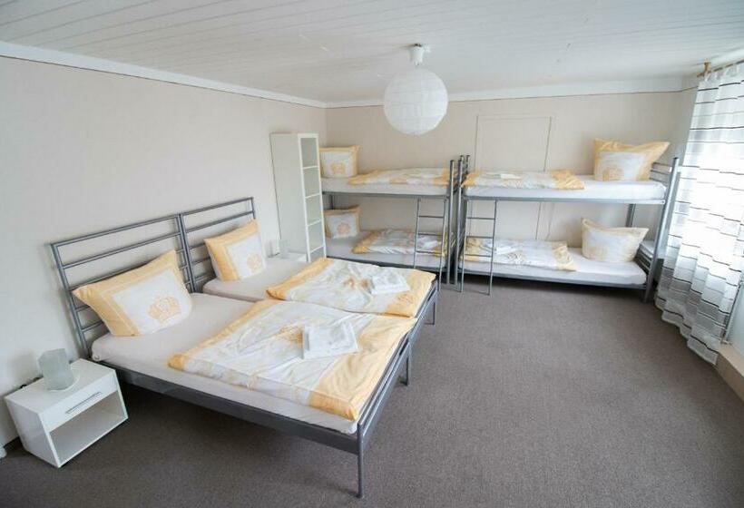 패밀리 룸, Garni Krone