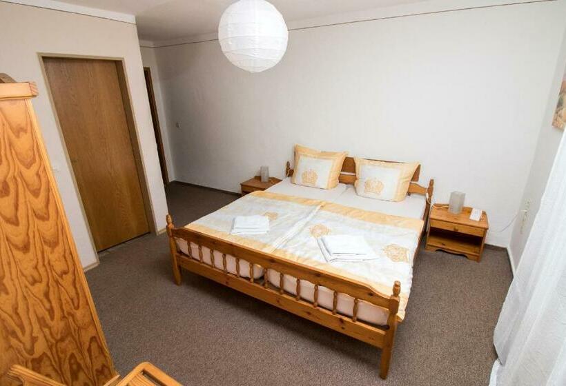 스탠다드 트리플 룸, Garni Krone