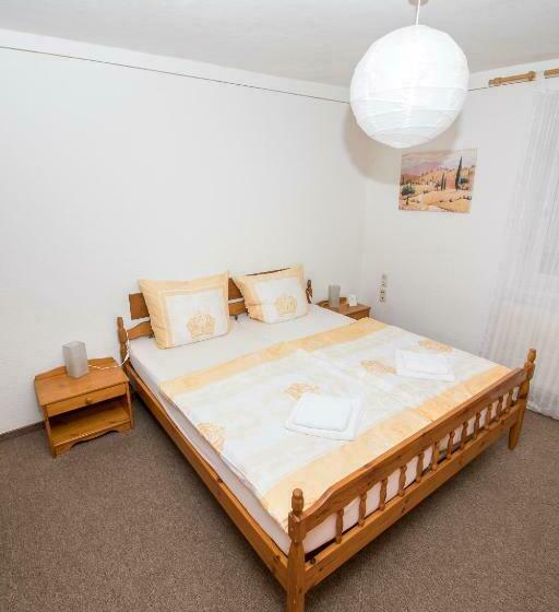 스탠다드 트리플 룸, Garni Krone