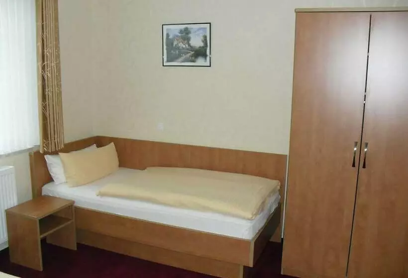 Standard Yhden Hengen Huone, Garni Herzog