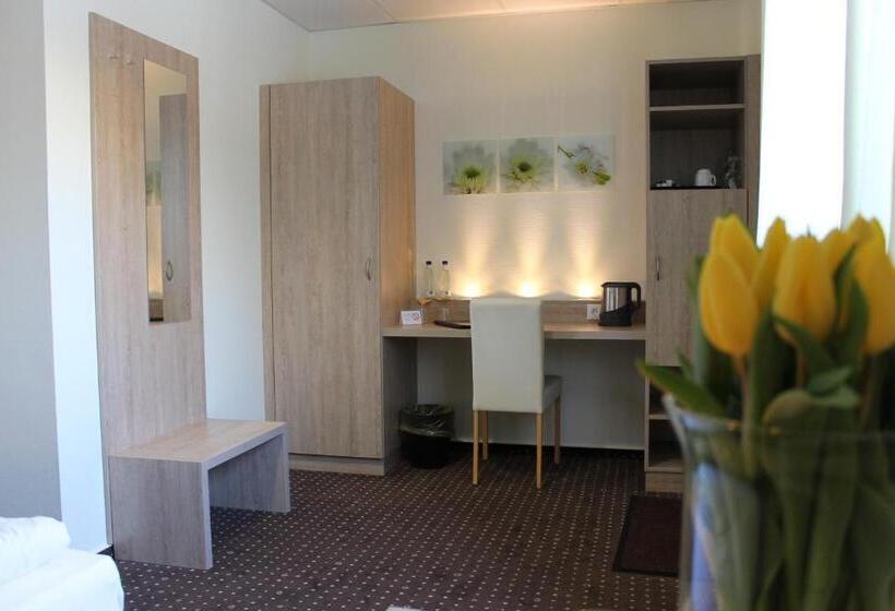 اتاق استاندارد سه نفره, Pur