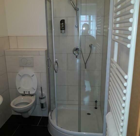 스탠다드 룸, Restaurant Stern