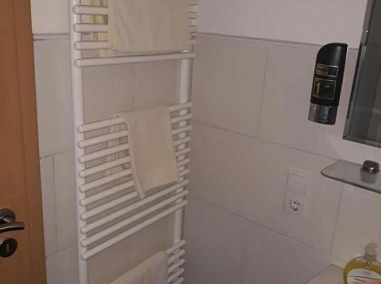 스탠다드 룸, Restaurant Stern