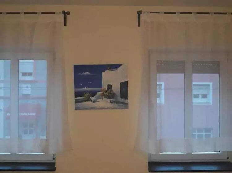 Standard Single Room, Restaurant Stern